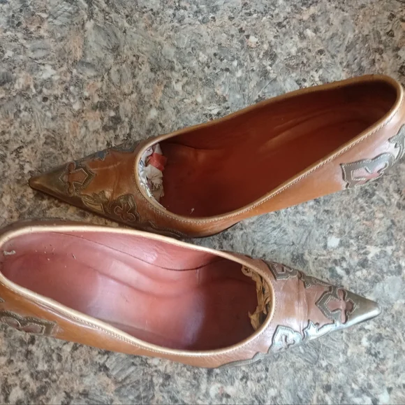 Donald J Pliner Pointed-Toe Pumps Size 8M - Picture 3 of 9